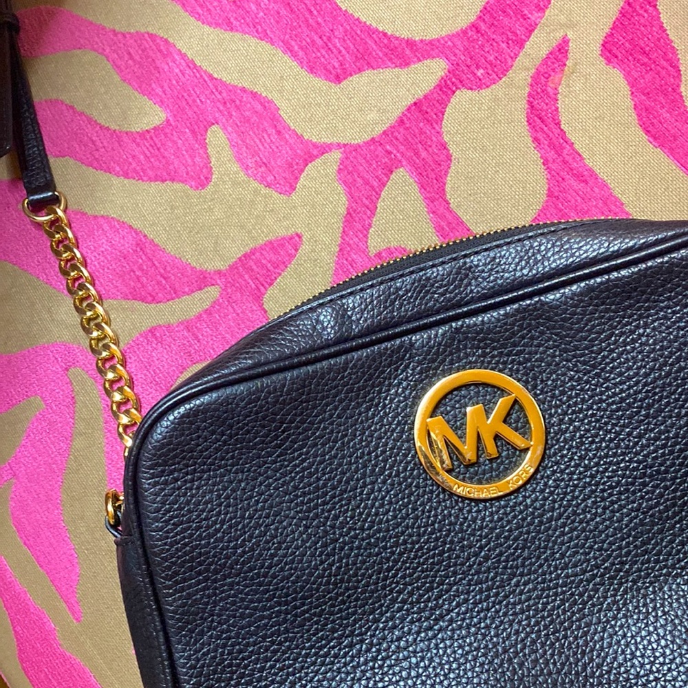 MK Michael Kors black zip crossbody handbag gold